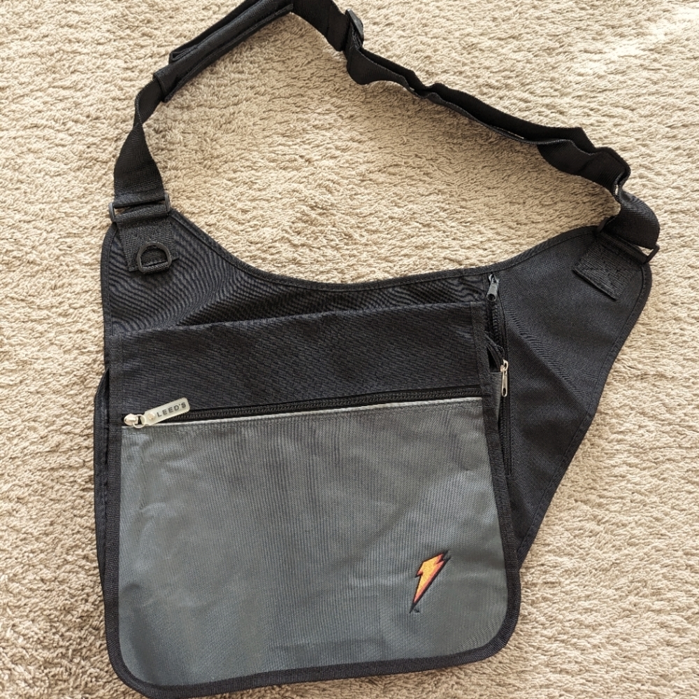 Vintage 2000s Leeds Gatorade Black & Gray Laptop Shoulder Bag